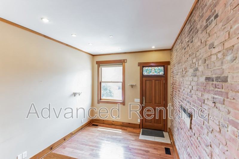 2802 E Fairmount Ave - Photo 3 of 28