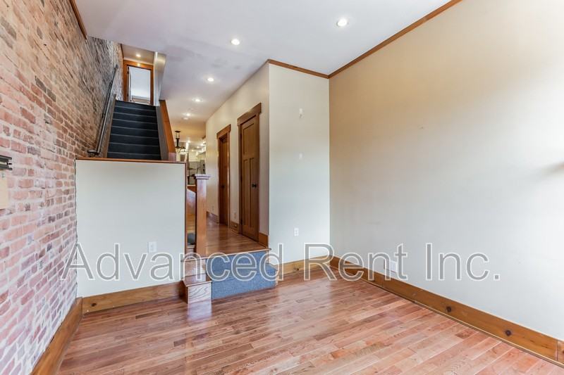 2802 E Fairmount Ave - Photo 6 of 28