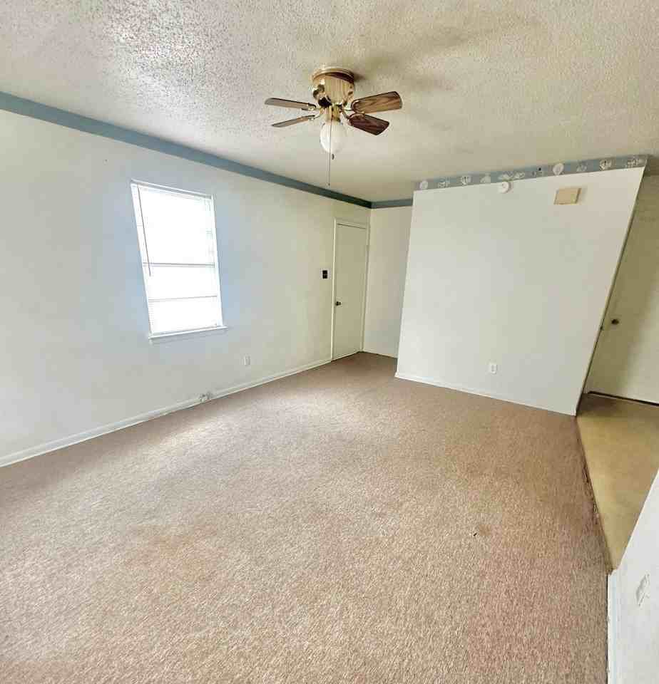 211 DeWald St - Photo 3 of 8