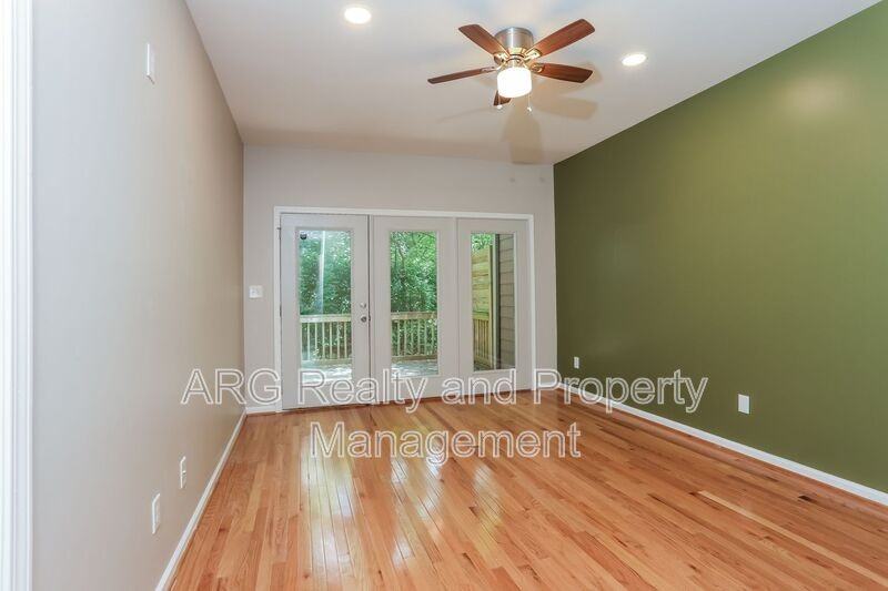 840 Smith St Sw #A - Photo 3 of 30