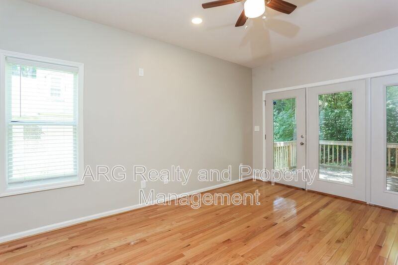 840 Smith St Sw #A - Photo 4 of 30
