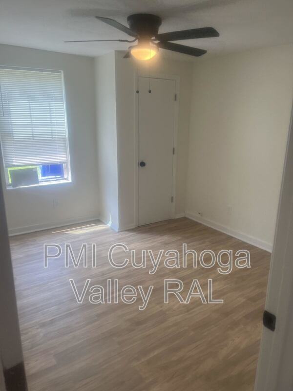 3128 W 56th St - Photo 2 of 11