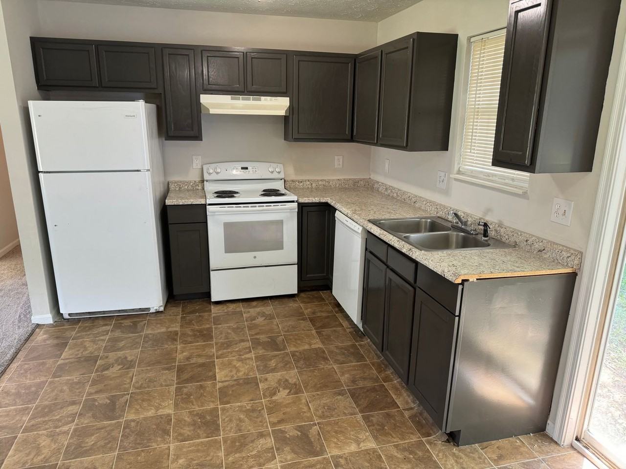 2333 Lincoln Ave - Photo 3 of 15