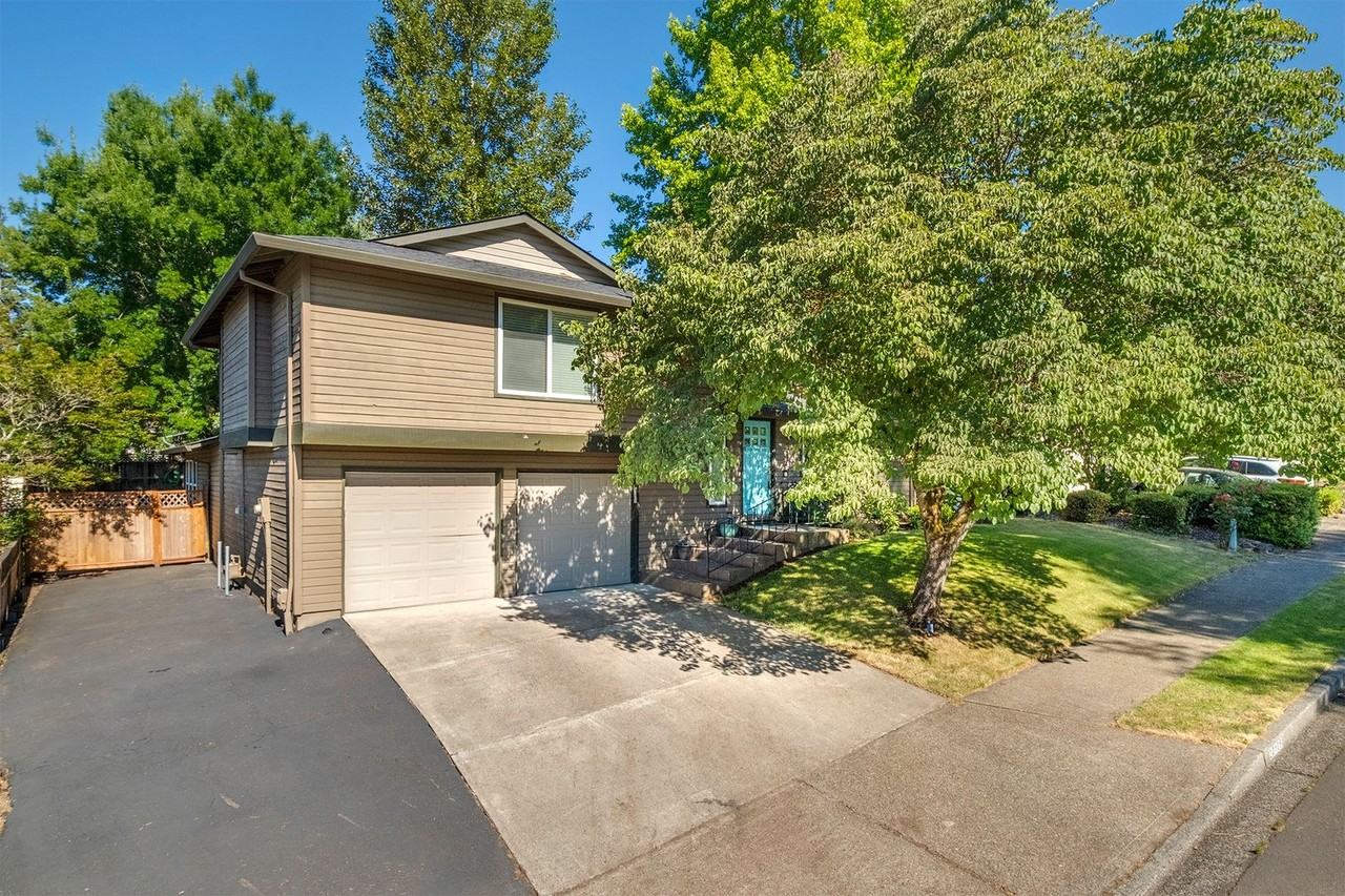 20109 Sw 71st Ave - Photo 2 of 33