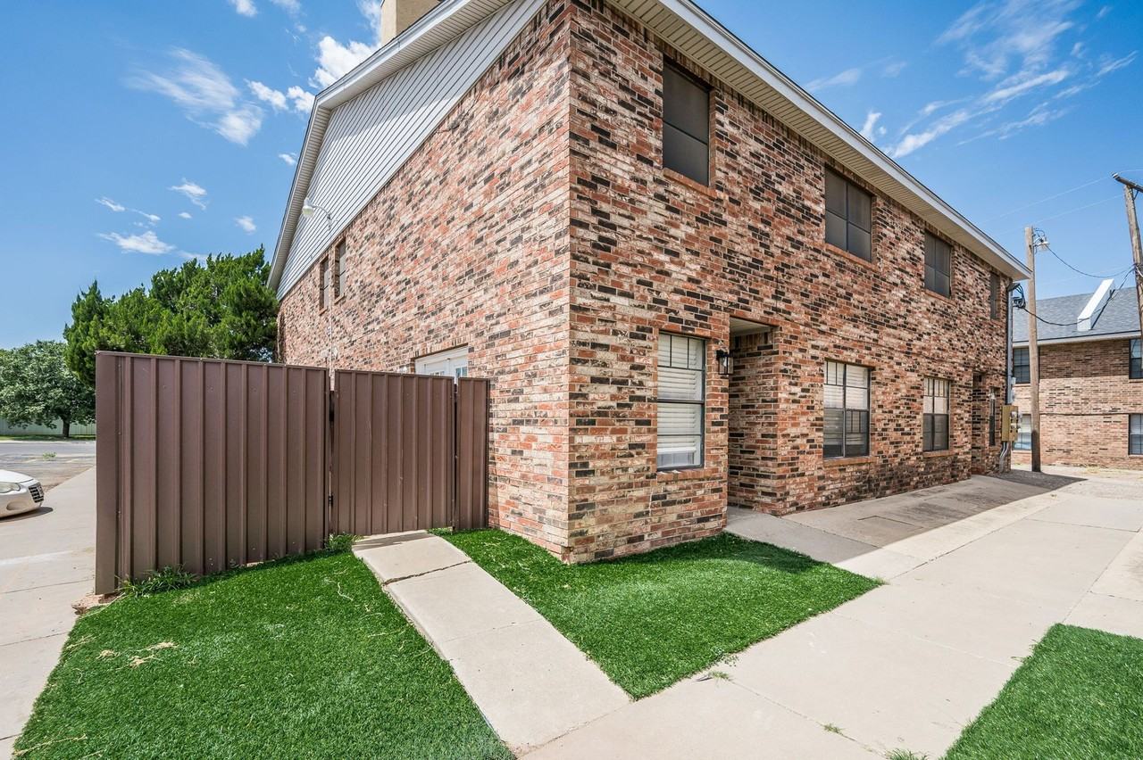 Medical Plaza Townhomes - Photo 3 of 4