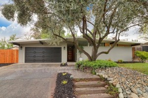 featured image of 7676 Eastgate Ave