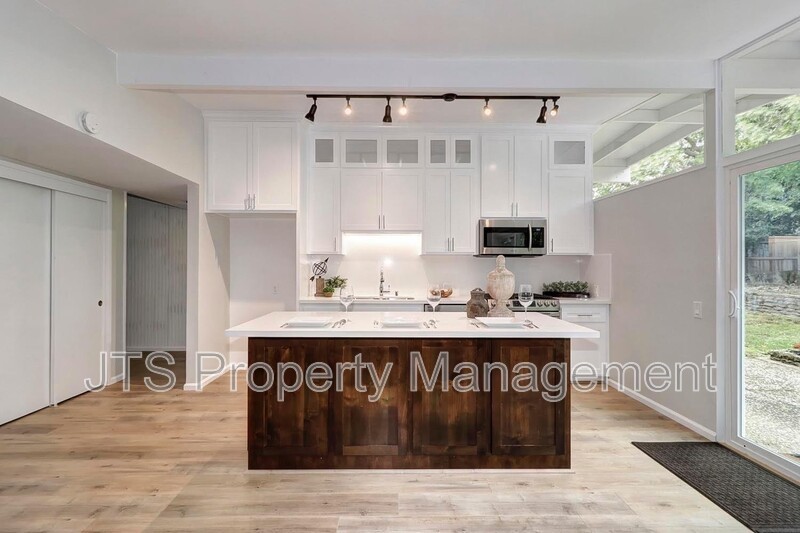 7676 Eastgate Ave - Photo 2 of 13