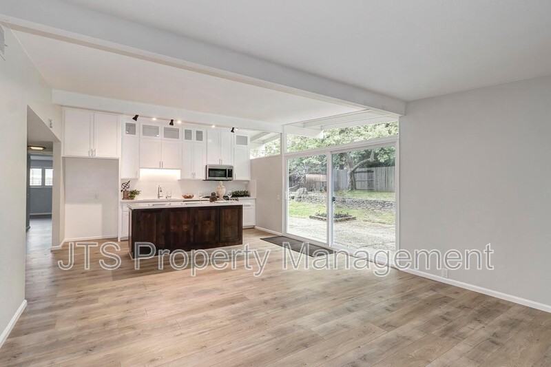 7676 Eastgate Ave - Photo 4 of 13