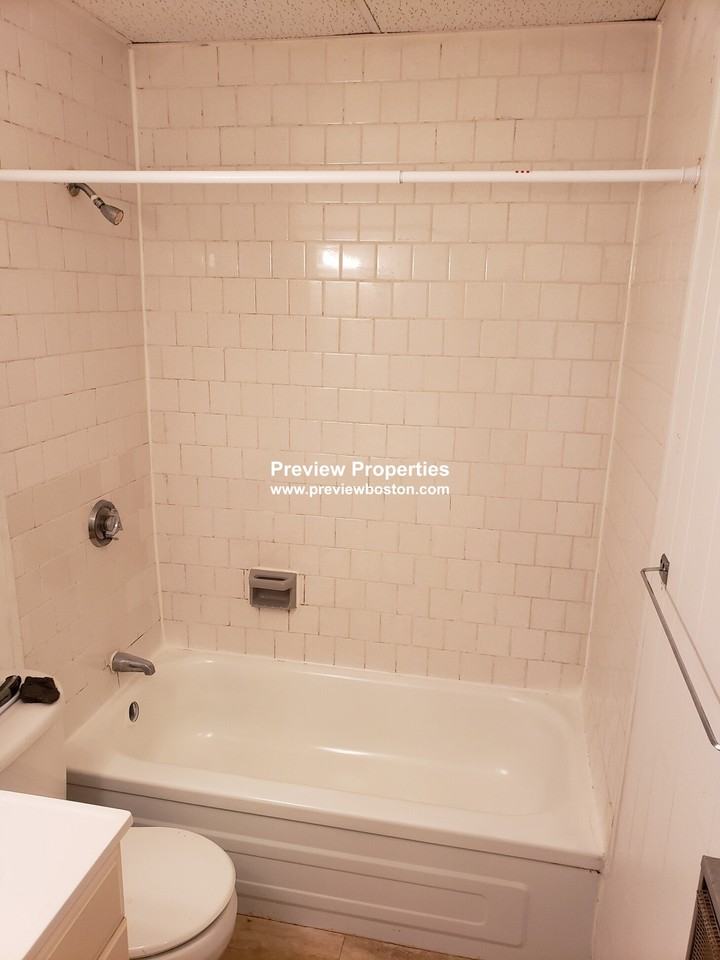 Strathmore Rd #4P - Photo 3 of 11