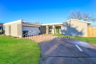 8104 W Lakeshore Dr - Photo 1 of 1