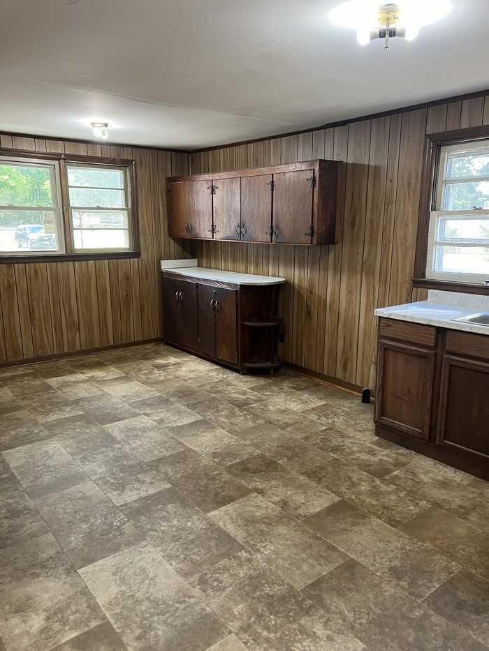 903 Rapids St - Photo 3 of 6