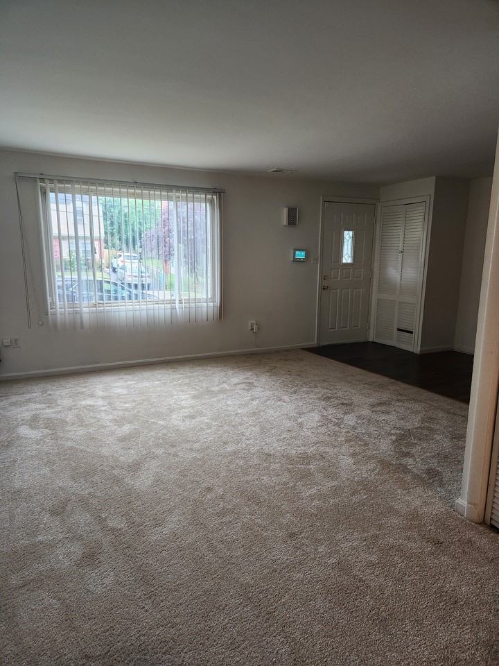 7714 Greymont St - Photo 3 of 17