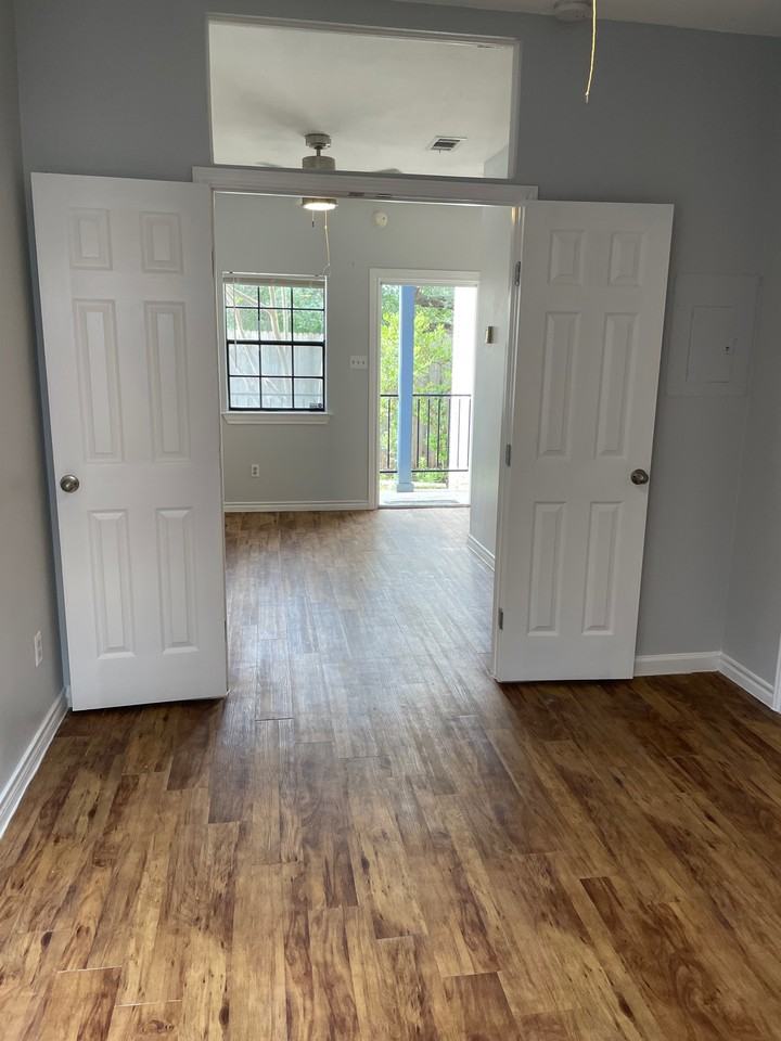 1904 Robbins Pl #1 - Photo 4 of 9