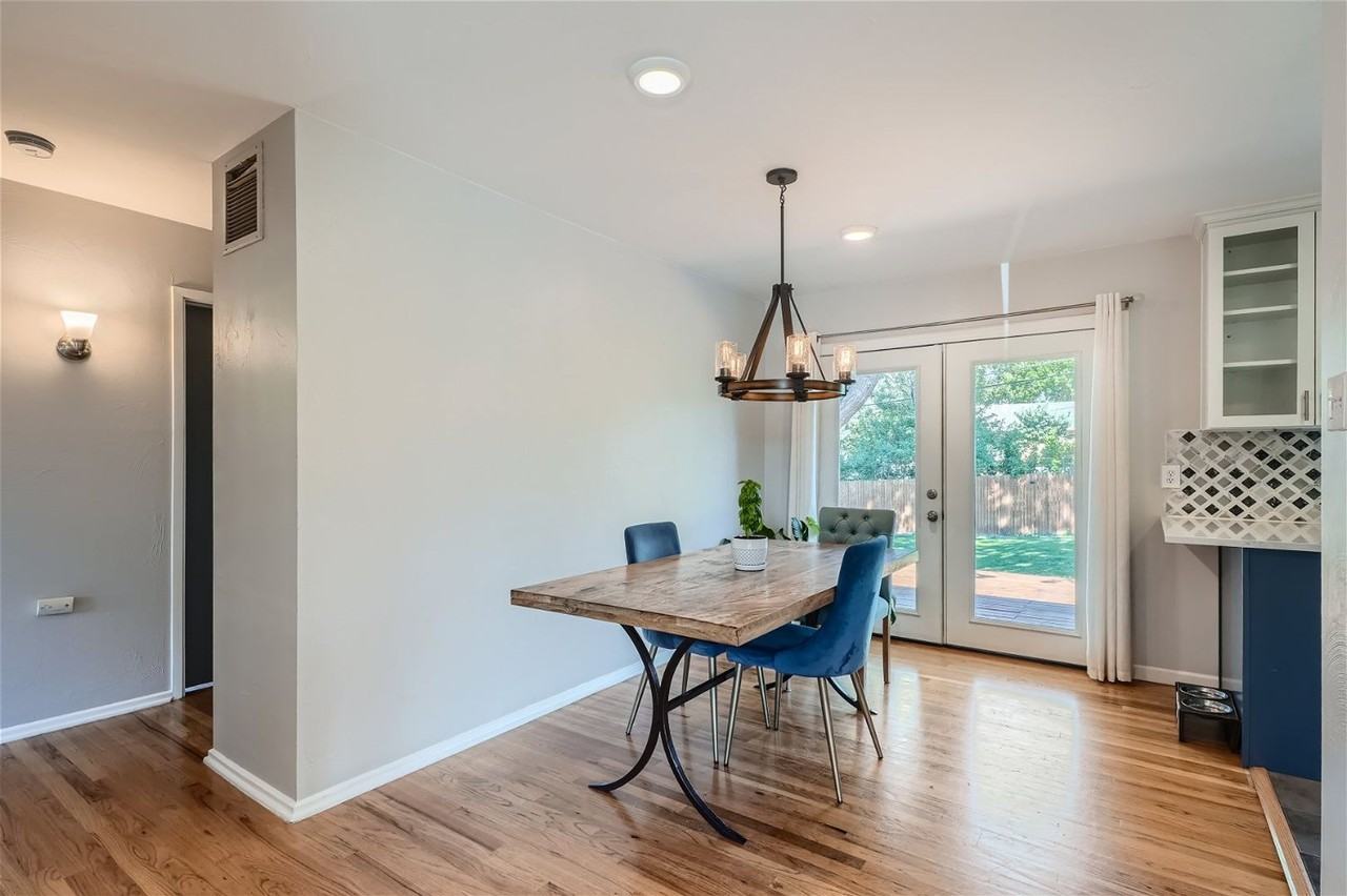 2807 S Stuart St - Photo 3 of 11