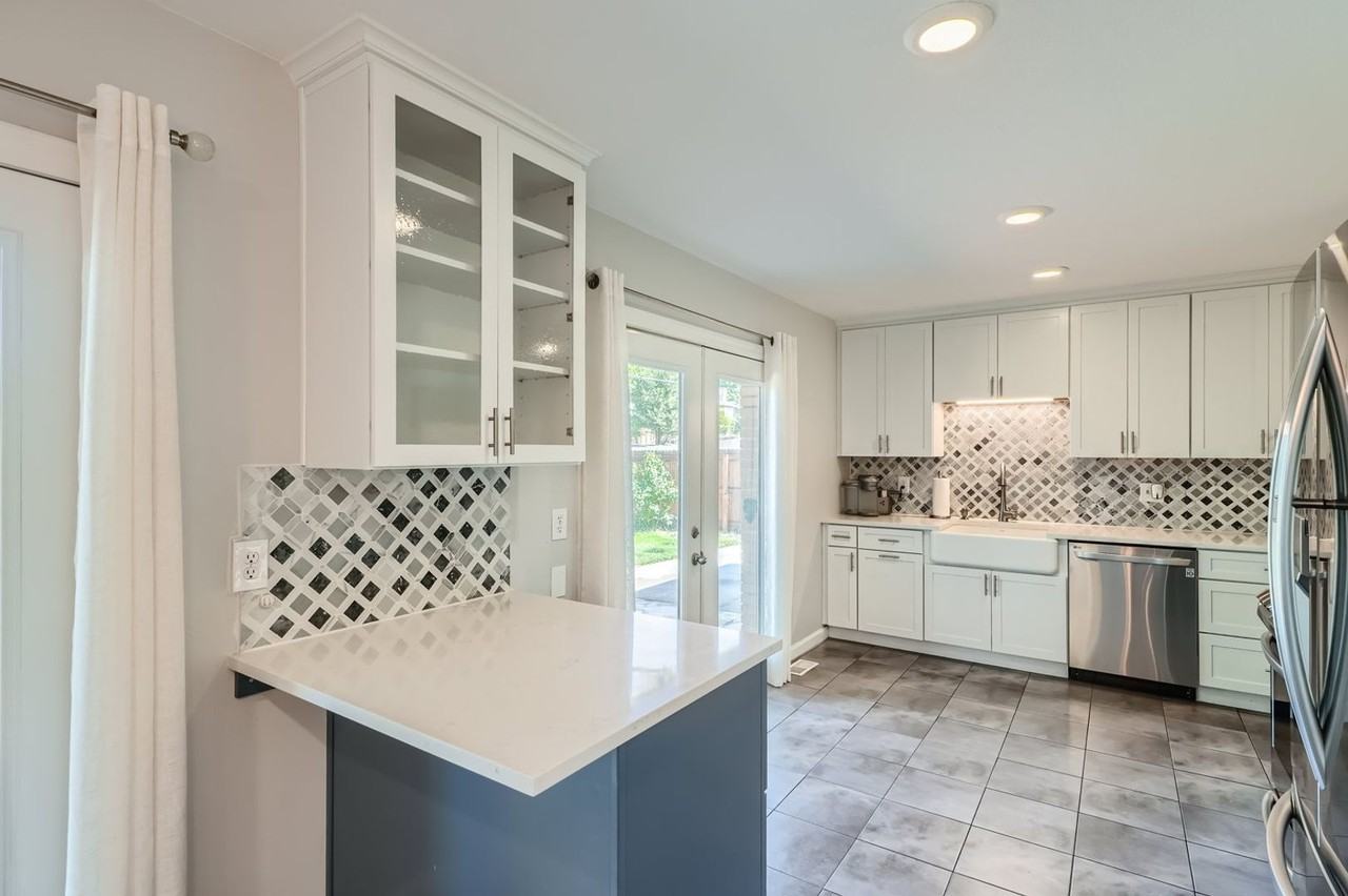2807 S Stuart St - Photo 5 of 11
