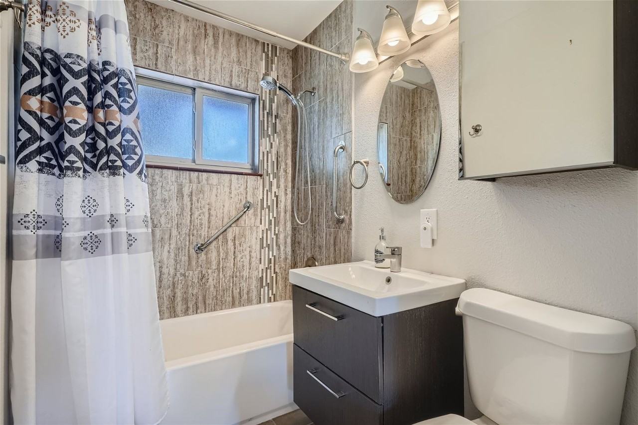 2807 S Stuart St - Photo 7 of 11