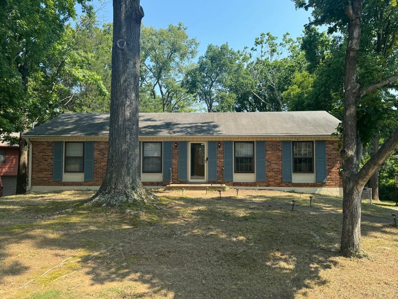 332 Lynn Dr - Photo 2 of 42