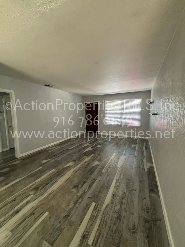 2524 Anna Way - Photo 4 of 13