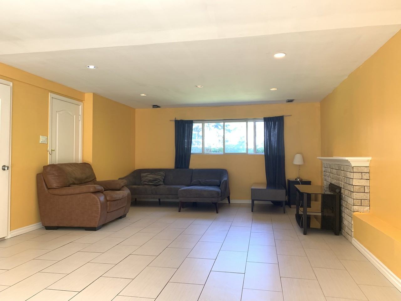 10691 Swinton Crescent - Photo 3 of 11