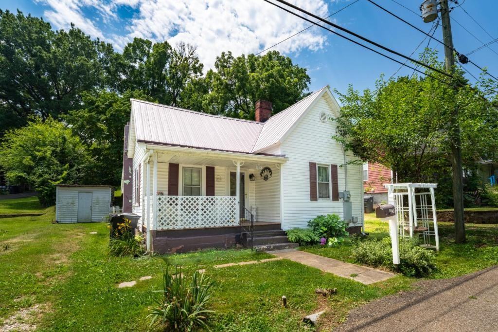 1230 Valley Ave - Photo 2 of 20