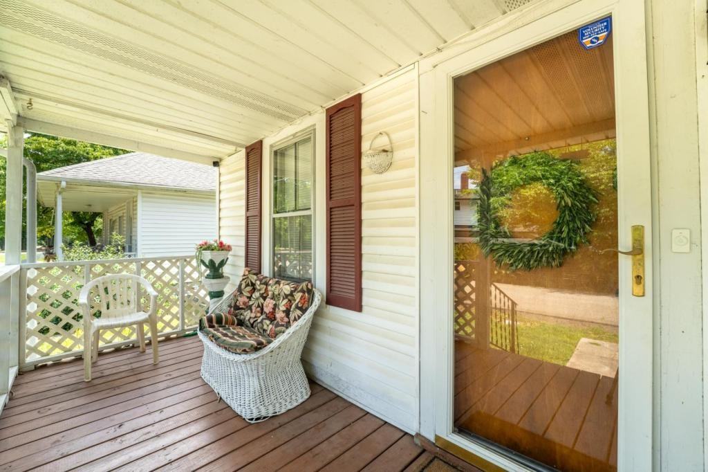 1230 Valley Ave - Photo 3 of 20