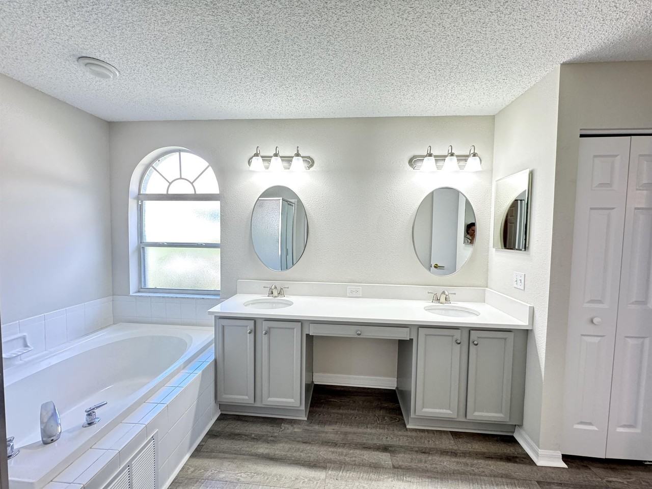 18236 Webster Grove Dr - Photo 2 of 30