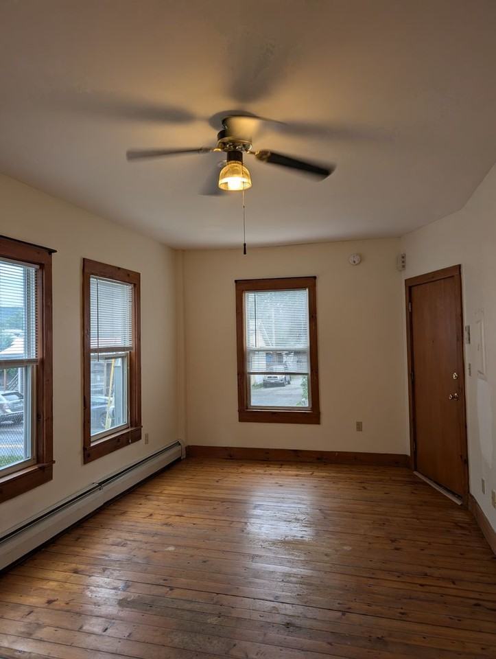 133 Elliot St (14) Apartments 133 Elliot St, Brattleboro, VT 05301