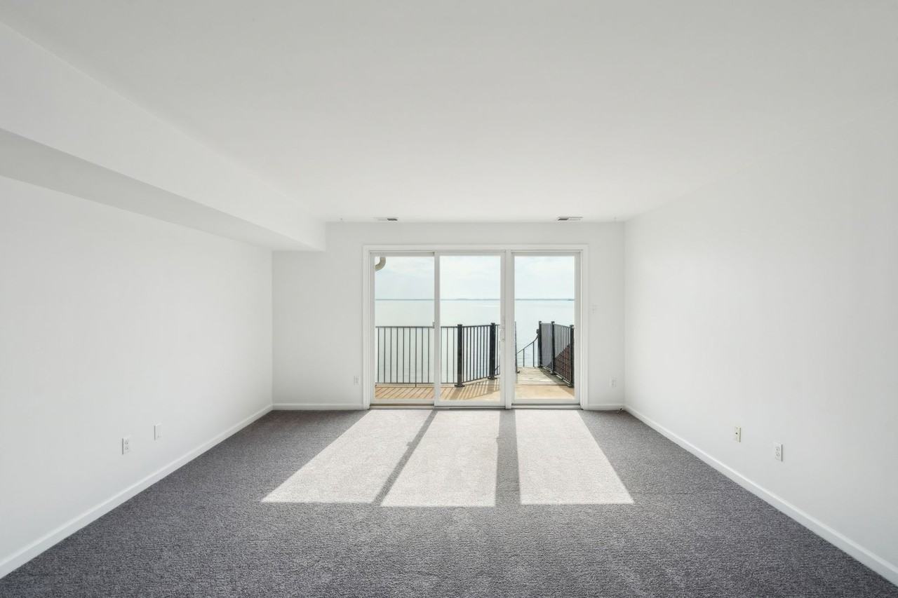 10-H Queen Elizabeth Ct - Photo 2 of 21