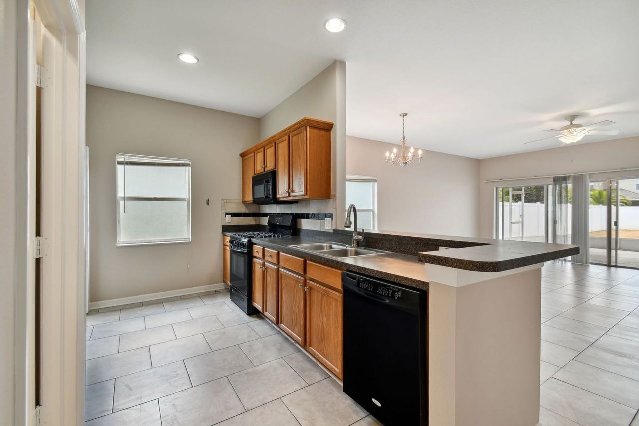 20168 Bay Cedar Ave - Photo 7 of 50