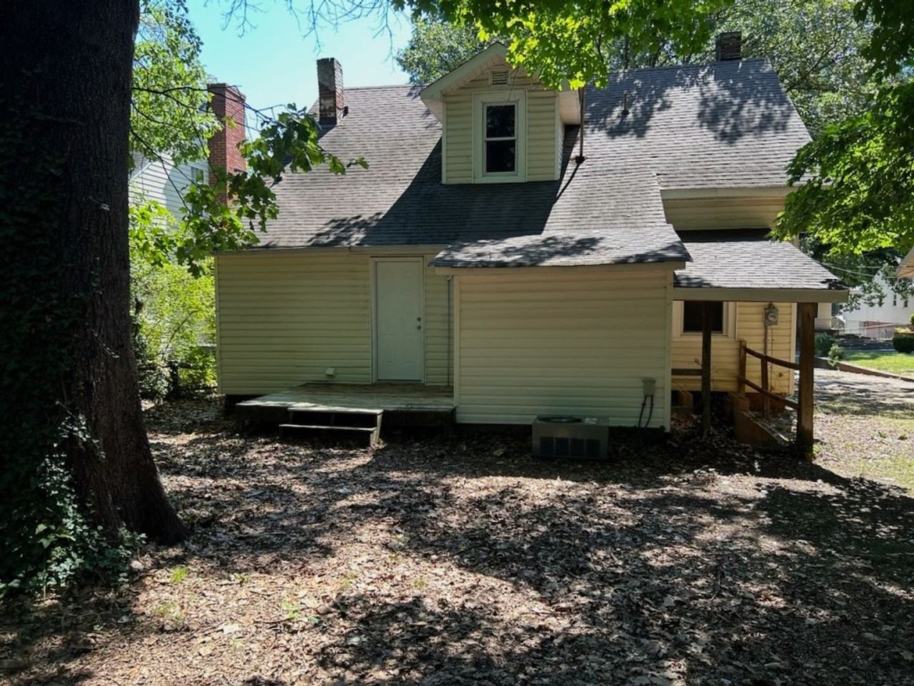 2824 N Glenn Ave - Photo 2 of 13