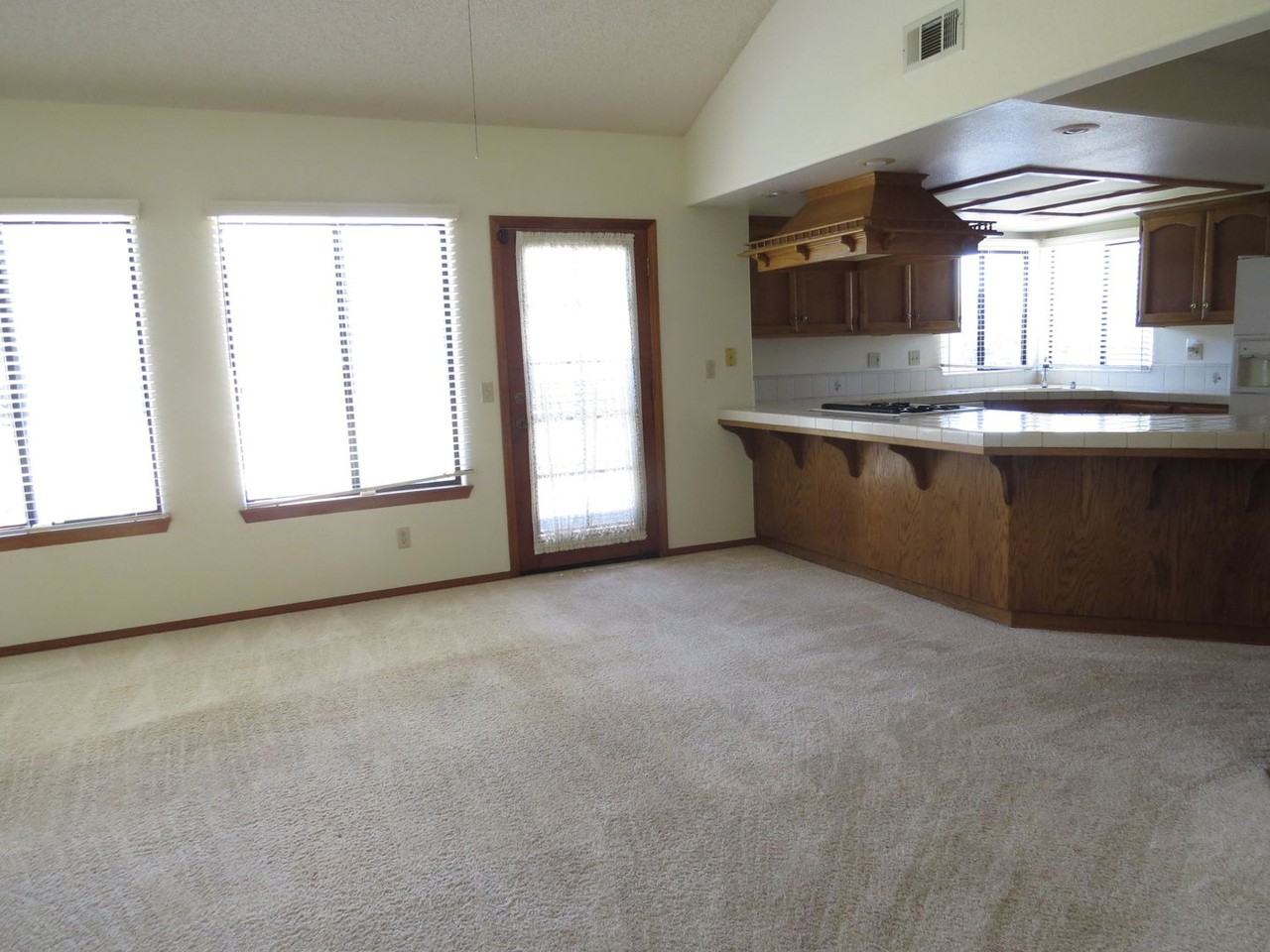 449 Mercedes Ln - Photo 5 of 20