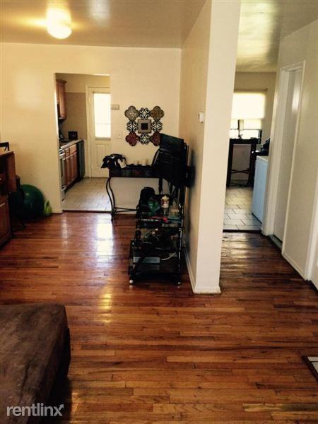 70 Village Green Way - Photo 3 of 4