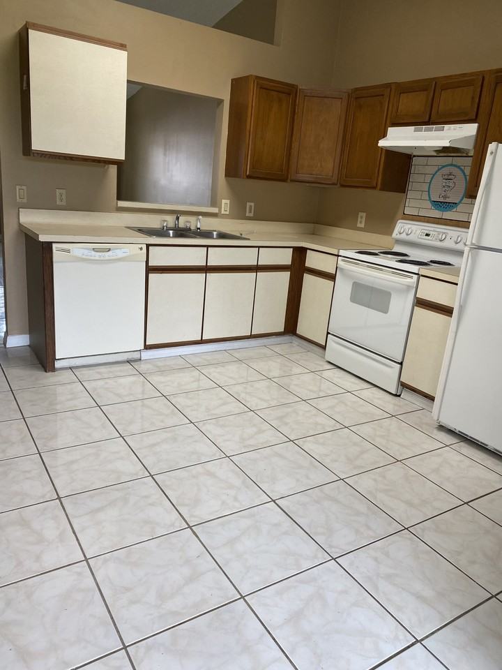 369 Cocoa Ct #NA - Photo 5 of 10