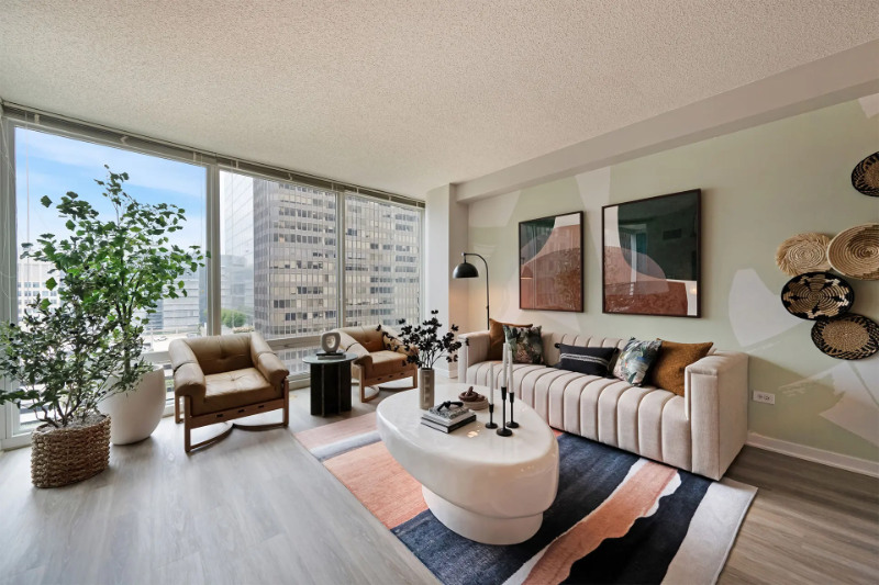 362 E Ohio St - Photo 3 of 16