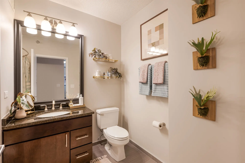 362 E Ohio St - Photo 5 of 16