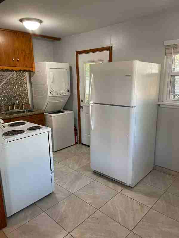 624 Jenkins Ave - Photo 3 of 10