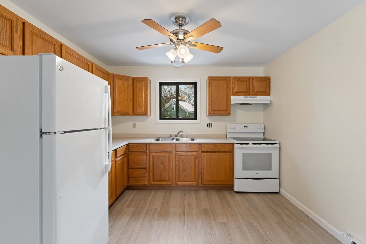 1398 Lonsdale Avenue - Photo 2 of 17