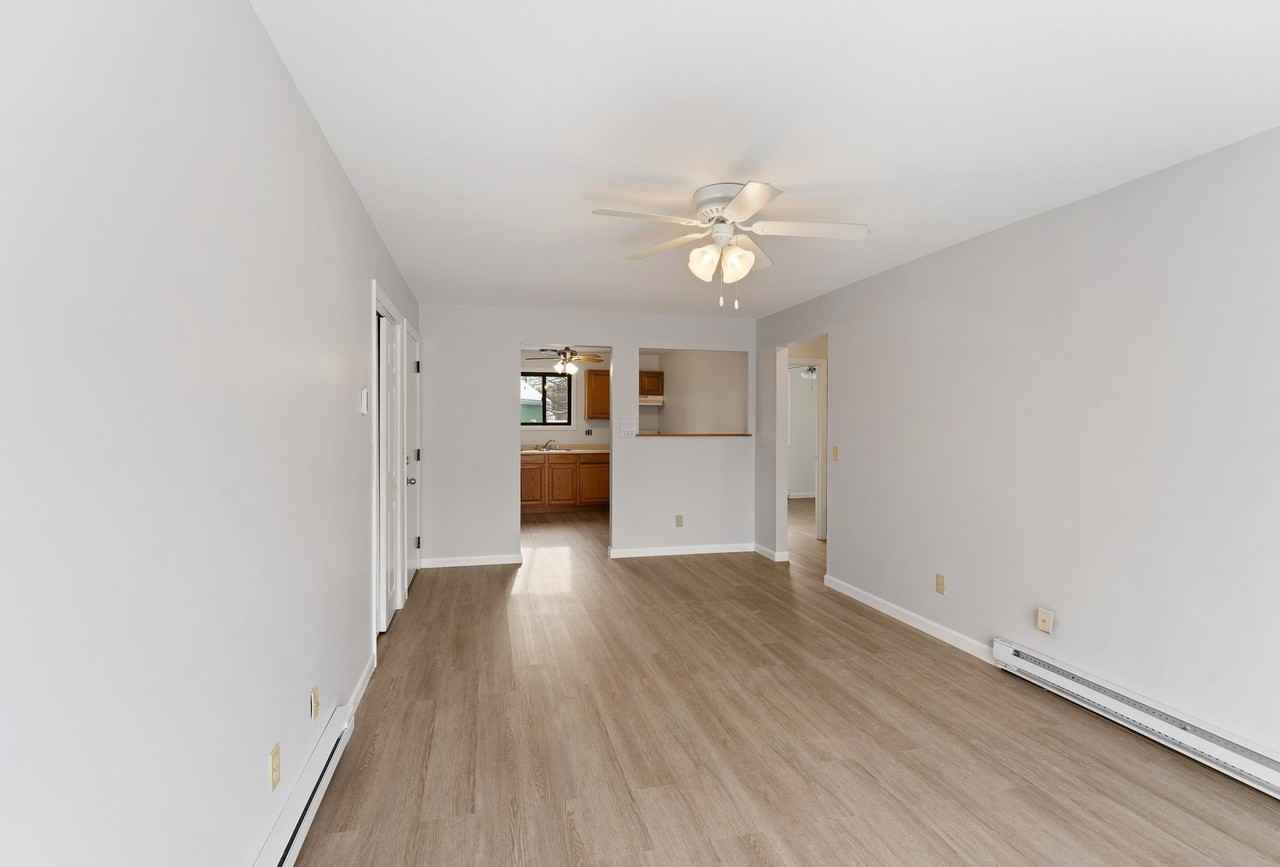 1398 Lonsdale Avenue - Photo 4 of 17