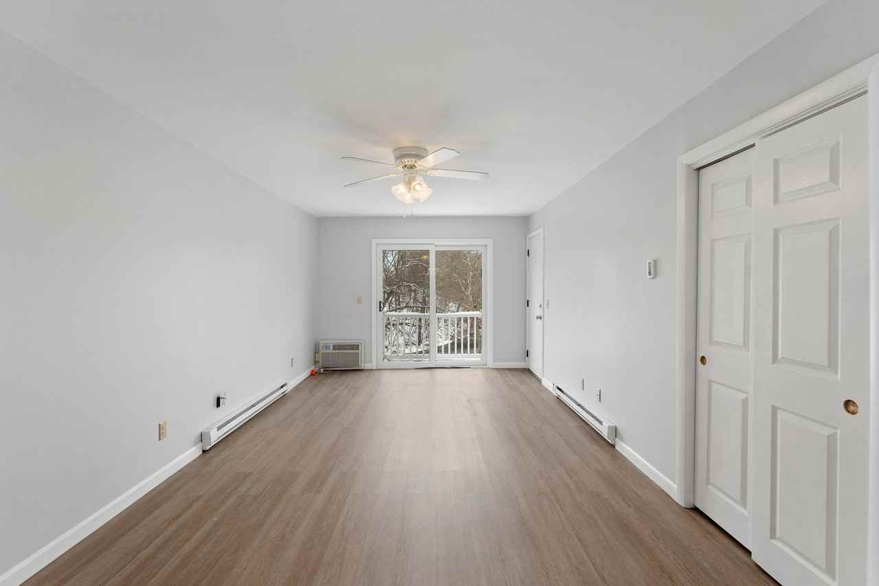 1398 Lonsdale Avenue - Photo 5 of 17