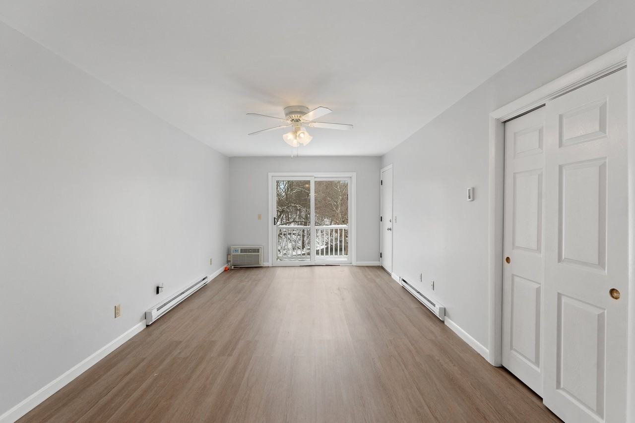 1398 Lonsdale Avenue - Photo 6 of 17