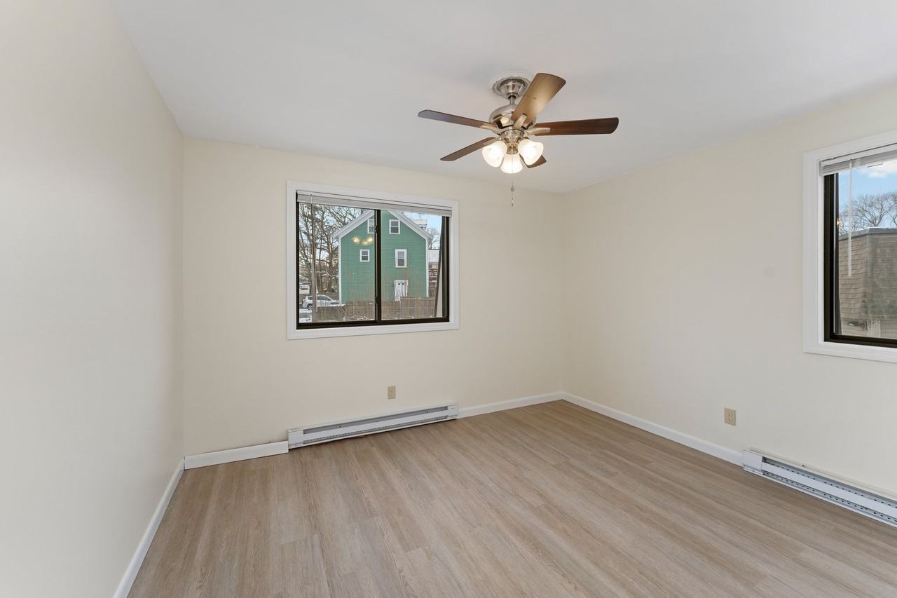 1398 Lonsdale Avenue - Photo 7 of 17