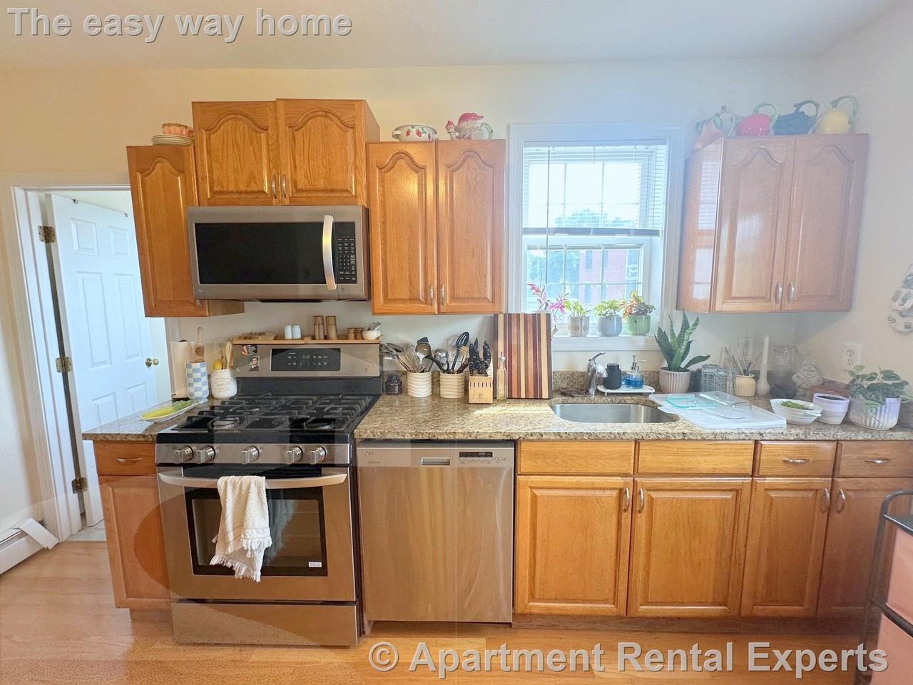 286 Salem St - Photo 2 of 12