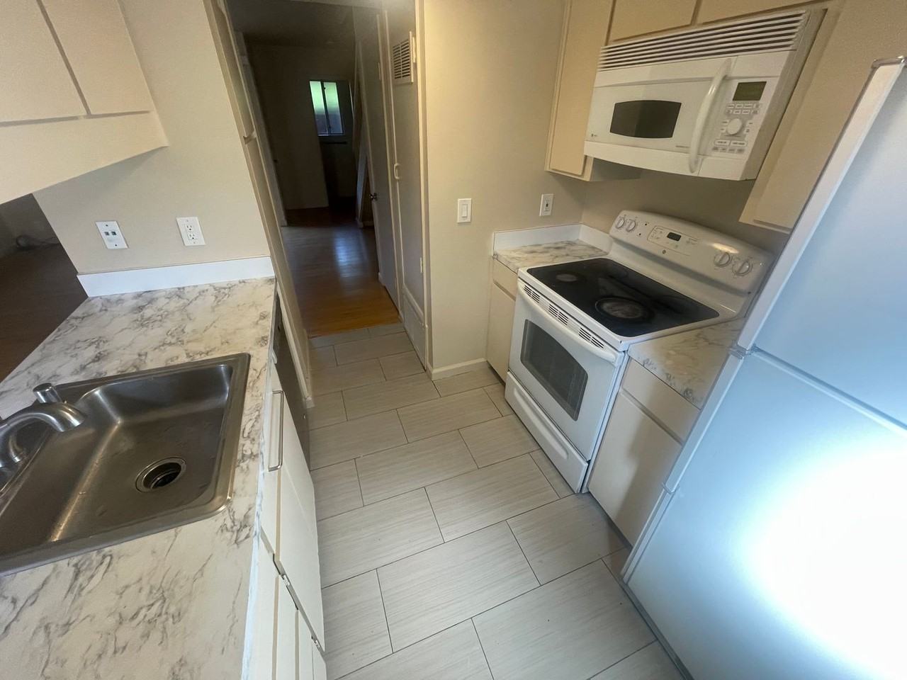 5584 Hemlock Ter - Photo 3 of 10