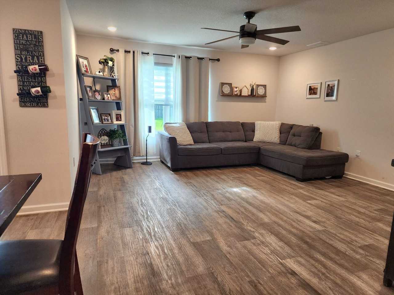 7565 Steeplechase Blvd - Photo 3 of 26