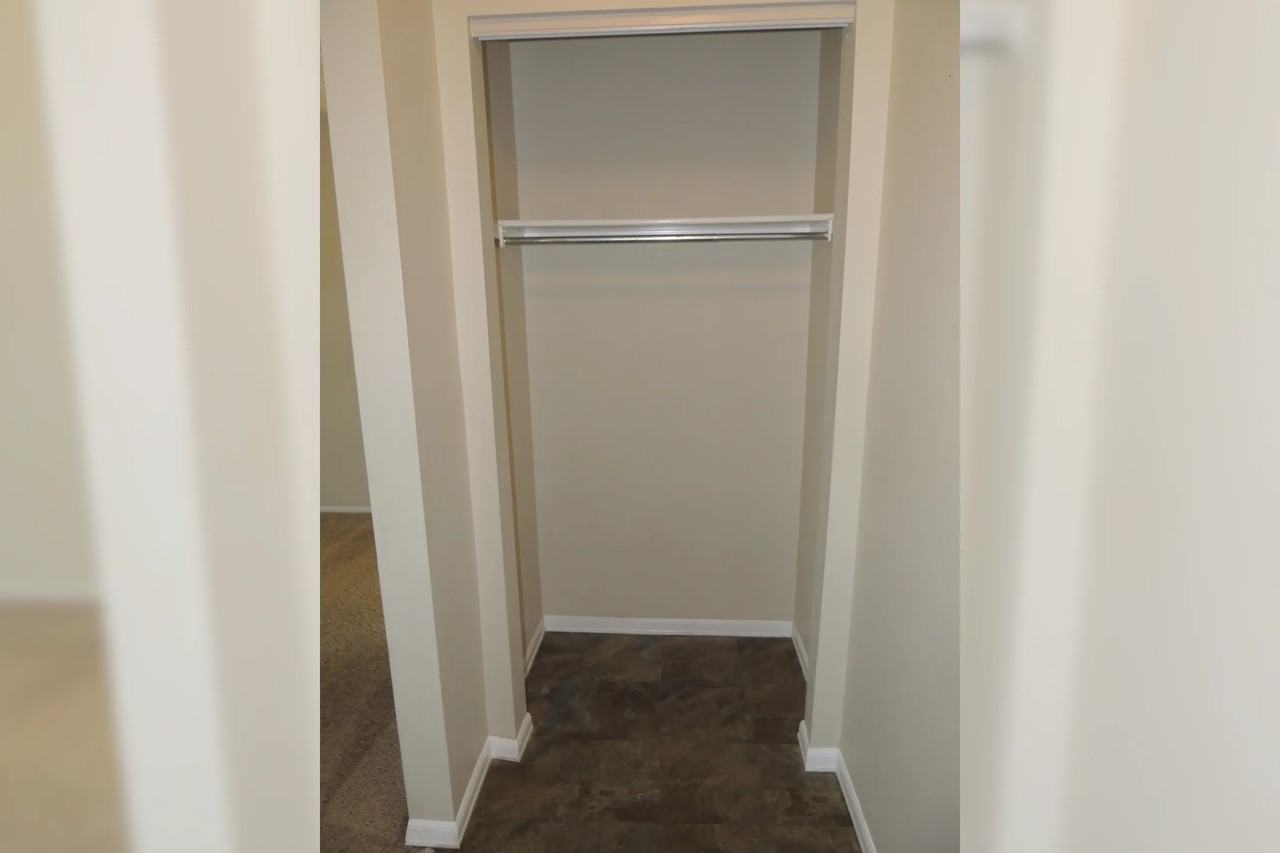 2823 Oxford Ave - Photo 2 of 10