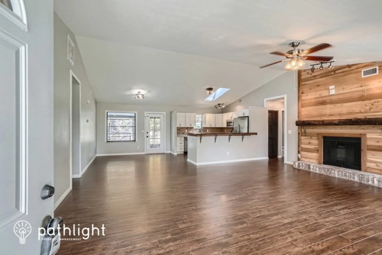 2009 Umbrella Tree Dr - Photo 2 of 12