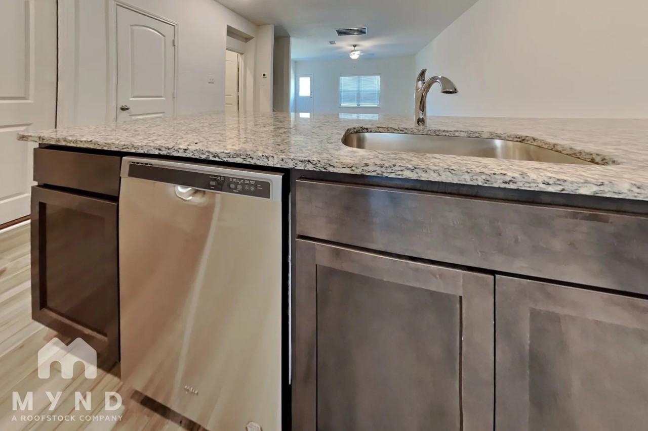 3014 Boran Dr - Photo 3 of 27