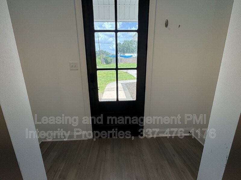 605 Ira St - Photo 2 of 26