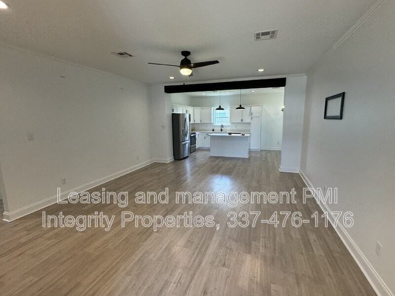 605 Ira St - Photo 3 of 26