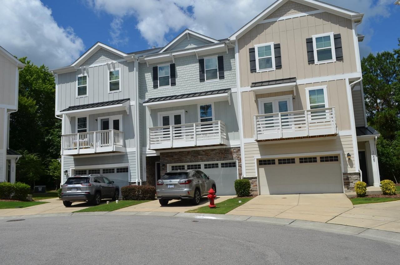 1114 Finch Ct - Photo 3 of 43